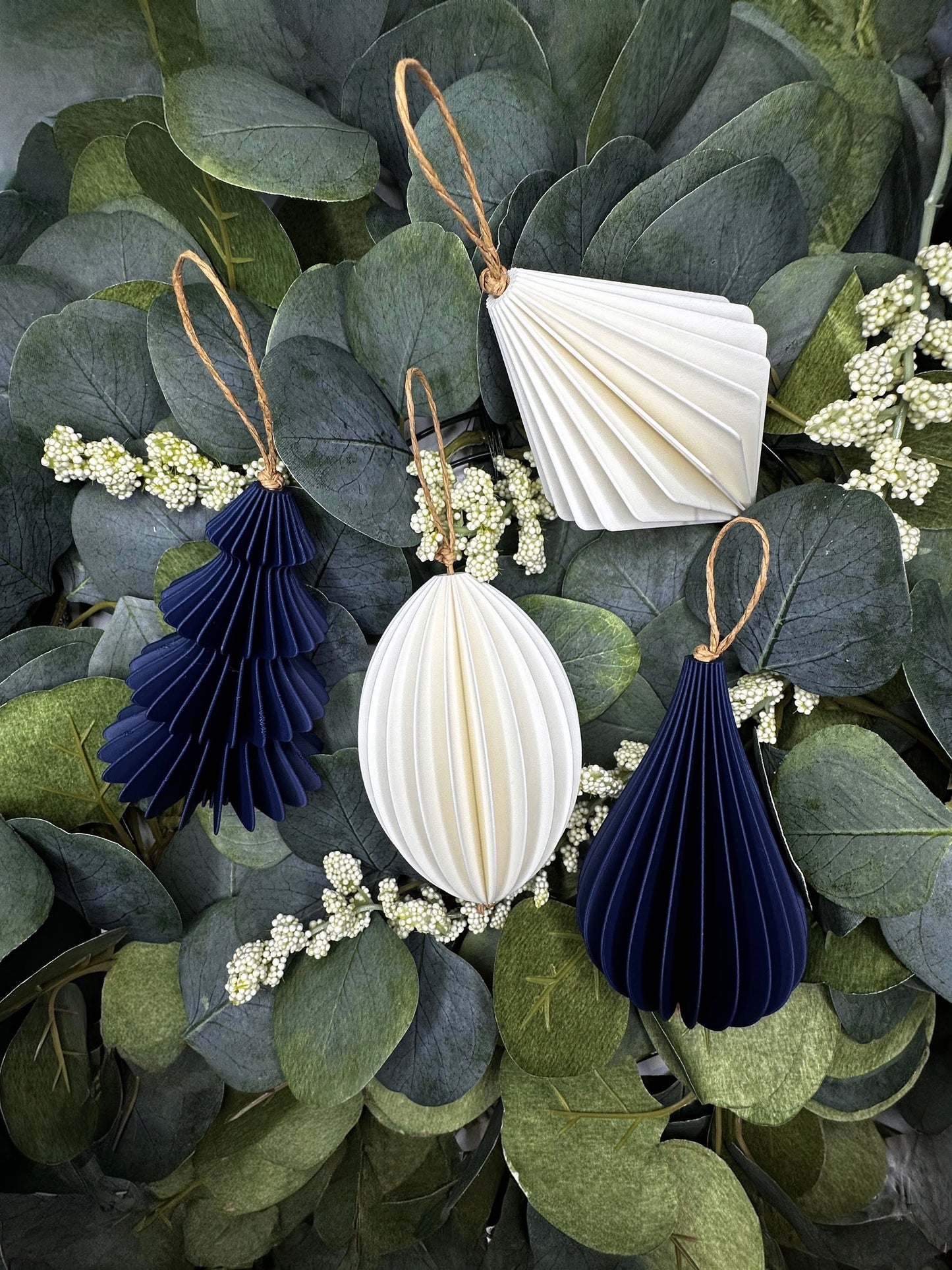 Modern Christmas ornaments - Set of 4